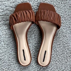 Marcella Ruched Flat Slide size 6.5